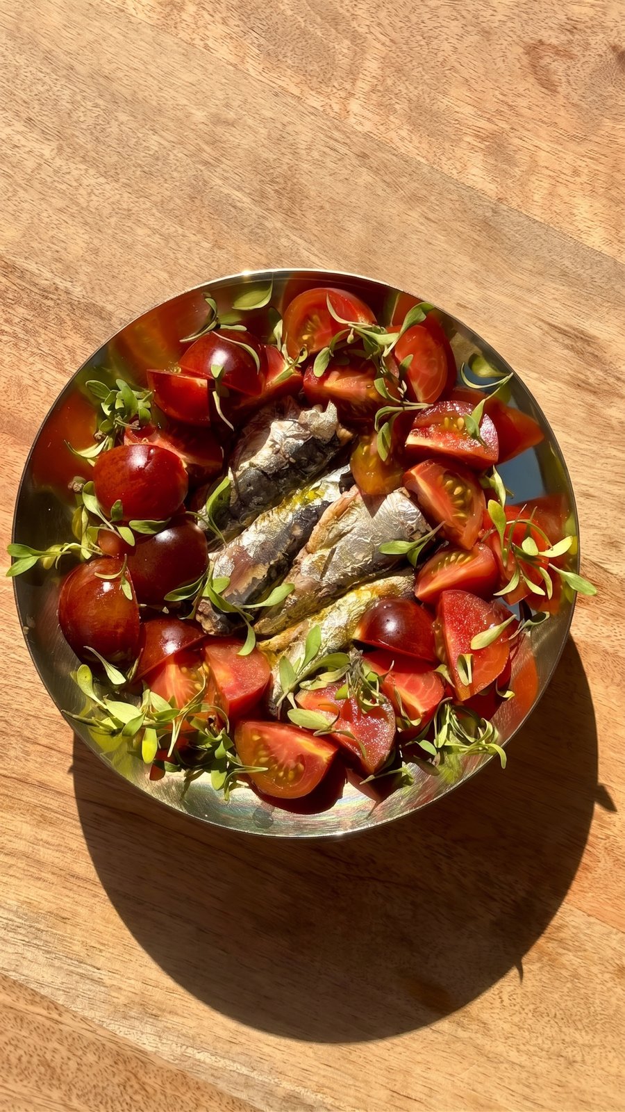 Sardines, tomates cerises et herbes