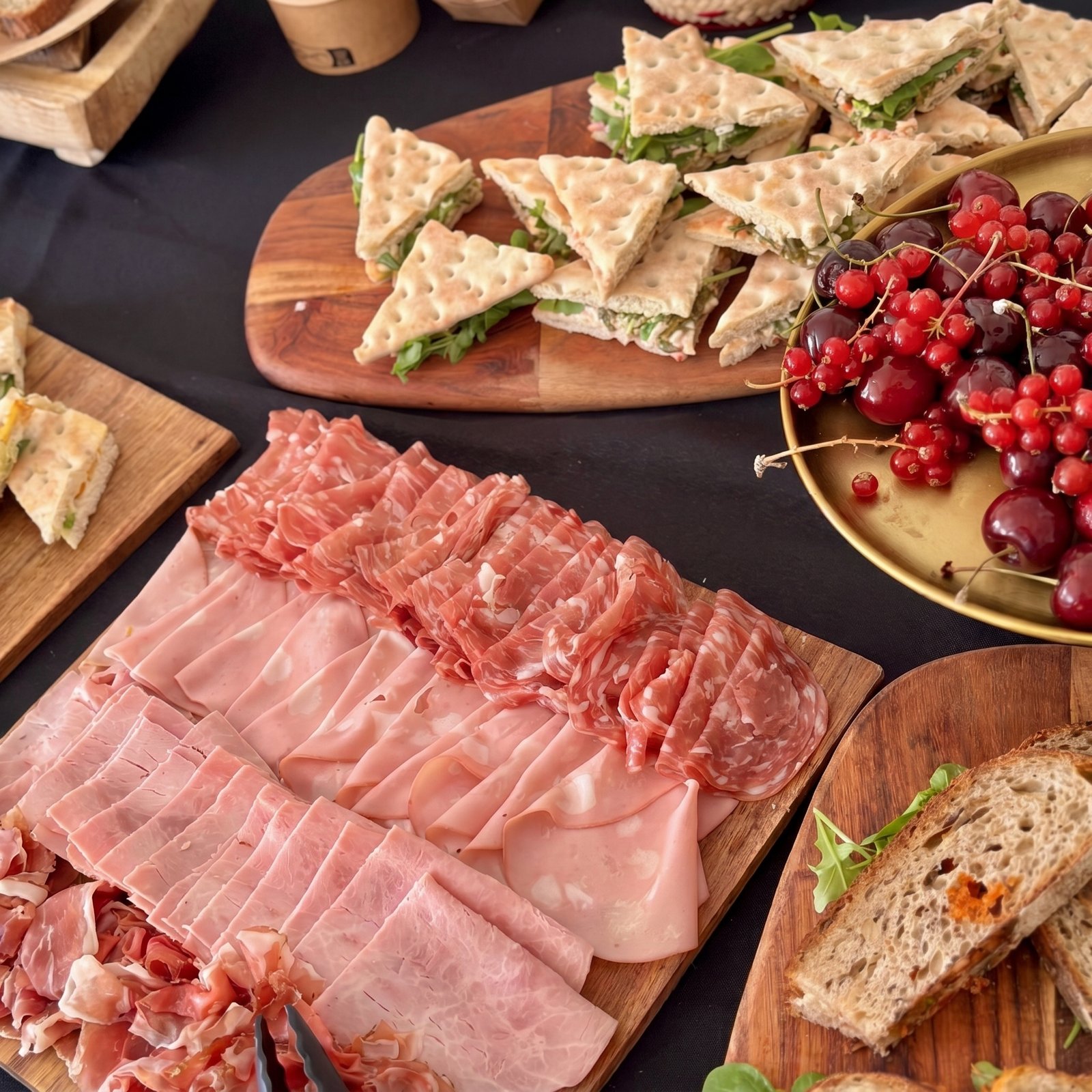 Plateau de charcuterie italienne et focaccia