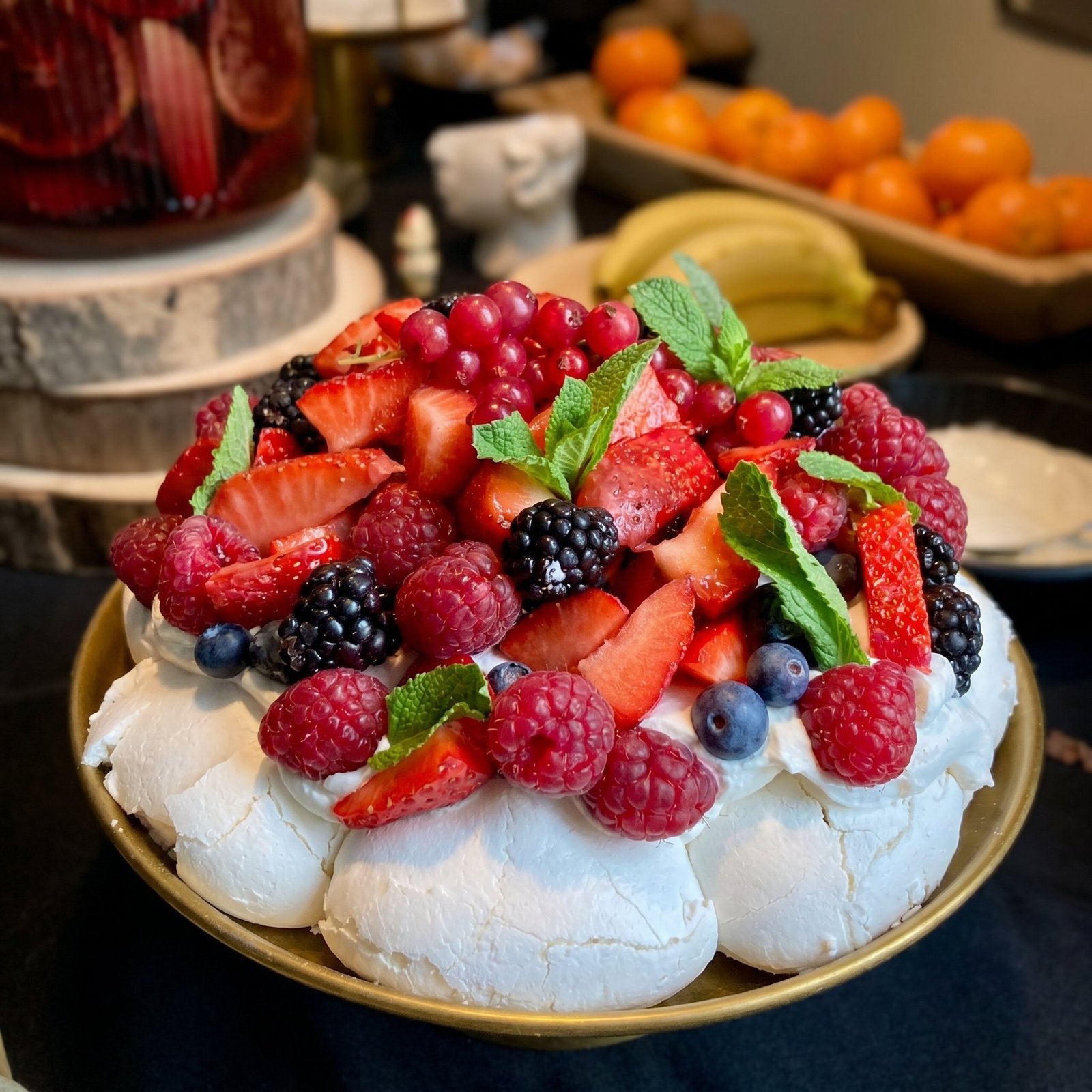 Pavlova aux fruits rouges et menthe